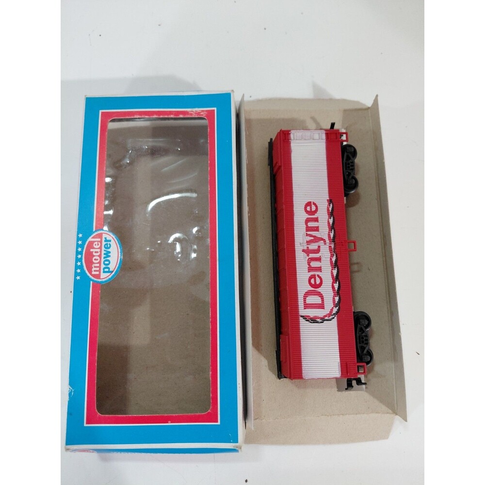 Model Power 9016 Train HO Gauge Model Railroad Dentyne Wooden Reefer Car w/Box